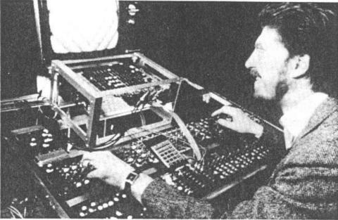 Stephen Beck »Direct Video Synthesizer« | Stephen Beck mit Video-Weaver