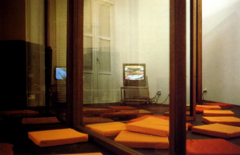 Dan Graham »Three Linked Cubes/Interior Design for Space Showing Videos« | »Three Linked Cubes«-Detailansicht